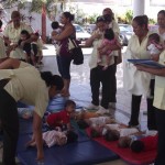 Bebés desalojados por incendio en Acapulco / Foto: El Universal