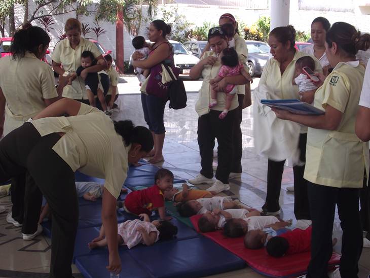 Bebés desalojados por incendio en Acapulco / Foto: El Universal