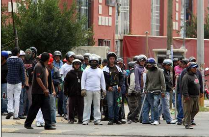 Taxistas durante el enfrentamiento/ Foto: La Jornada