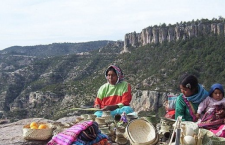 Amenazan y hostigan a defensora del pueblo Tarahumara