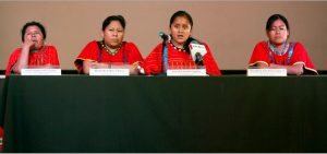 Mujeres triquis durante la conferencia de prensa/Foto: César Martínez López