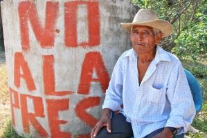 Defensor comunitario en la costa de Oaxaca/El enemigo común