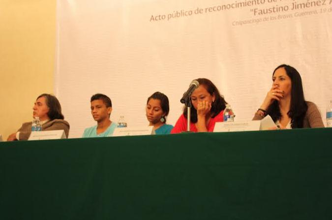Durante la disculpa pública a esposa e hijos de Faustino Jiménez/Foto: Centro Prodh