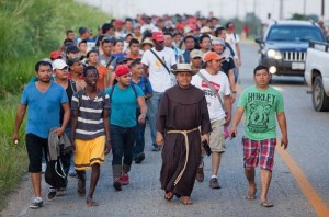 Caminata de migrantes en Tabasco | Foto: La Jornada