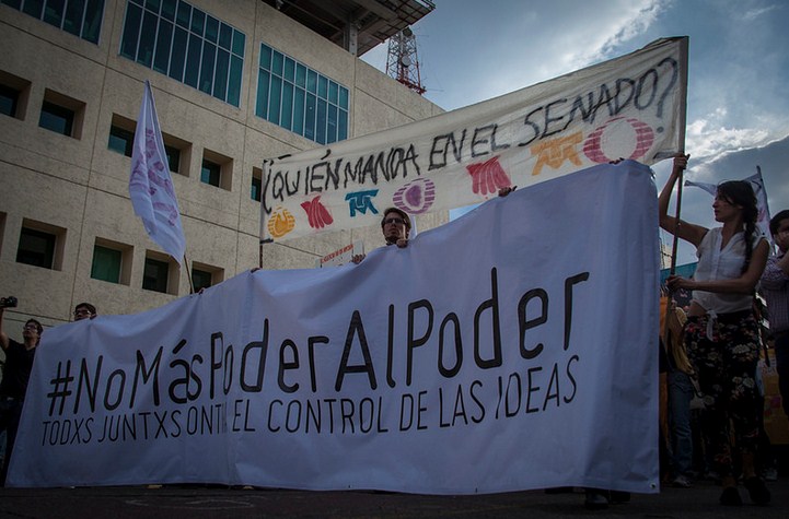 No más poder al poder” activistas marcharon contra la propuesta de Peña Nieto | Foto: César Martínez López