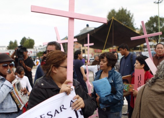 Familiares de víctimas protestan contra los feminicidios en Ecatepec, Estado de México | Foto: Francisco Cañedo, SinEmbargo