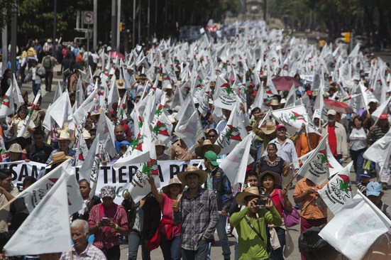 Campesinos marchan en el DF contra leyes energéticas. Foto: Octavio Gómez
