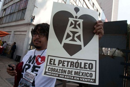 Protesta en contra de la reforma energética. 
Foto: Germán Canseco