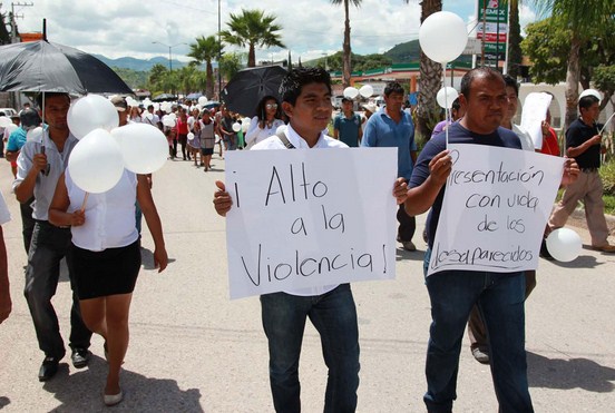 Marchan en Chilapa por seguridad y presentación de desaparecidos