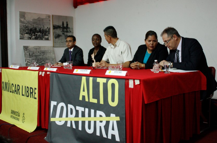 En conferencia de prensa en el Club de periodistas | Foto: Alina Vallejo