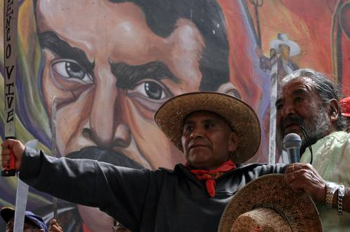 Líderes y habitantes de Atenco, durante el festejo por la libertad de detenidos | Foto Jesús Villasec