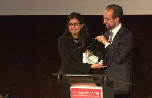 La abogada Alejandra Ancheita recibiendo el Premio Martin Ennals 2014 | Foto retomada de Facebook/ProDesc AC