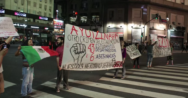 Fotograma del video El mundo se indigna por Ayotzinapa