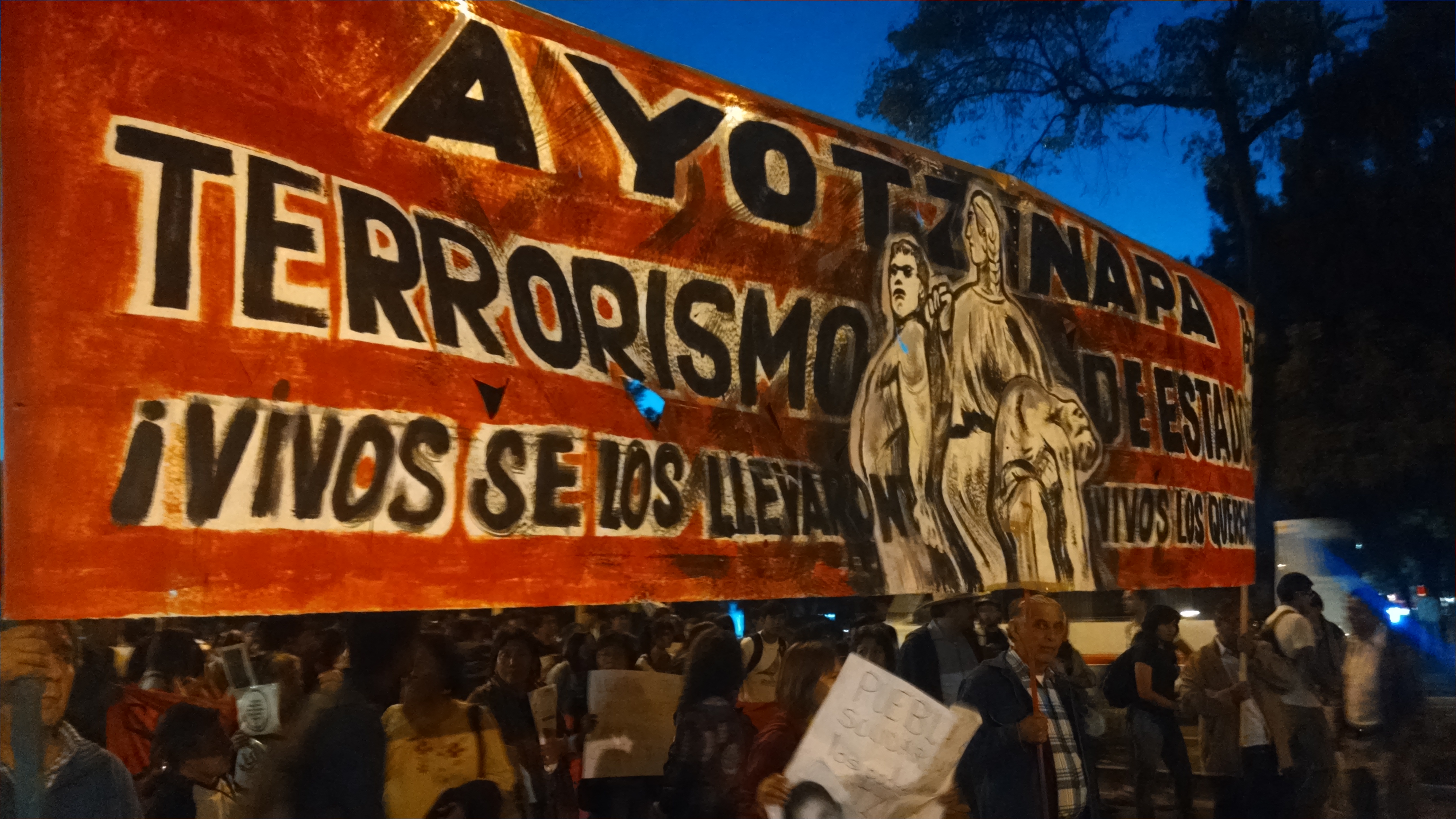 Movilización del 5 de noviembre en Puebla para exigir presentación con vida de los 43 normalistas desaparecidos | Foto: Olivia Vázquez Herrera