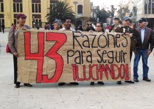 "43 razones para seguir luchando". Muestras de solidaridad durante el #6DicMx | Foto: Olivia Vázquez Herrera