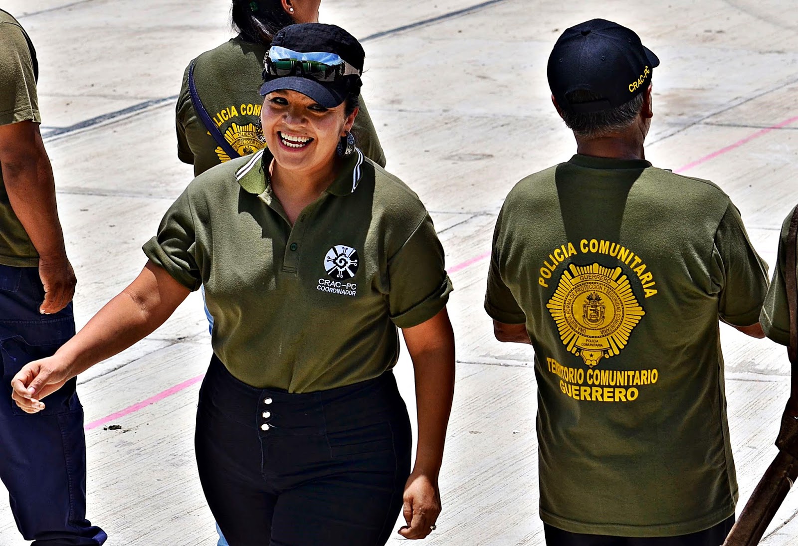 Nestora Salgado con su uniforme de la Policía Comunitaria