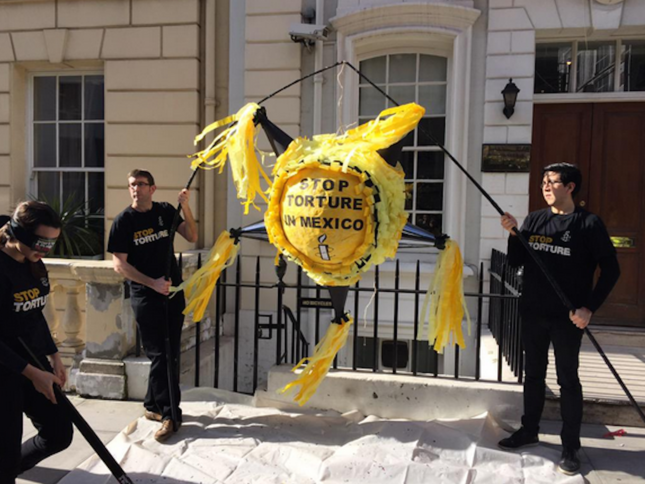 Protesta Amnistía Internacional en Londres para poner fin a la tortura en México
