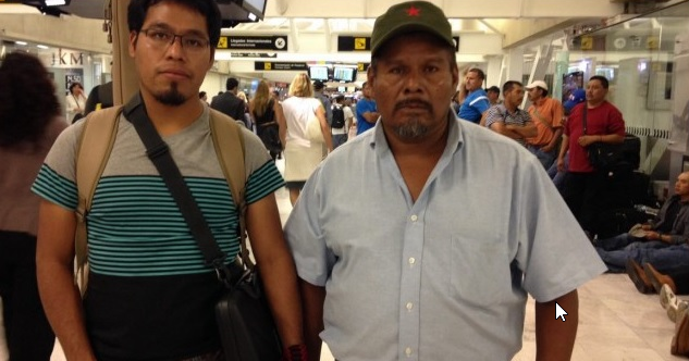 Eleucadio y Omar, en el aeropuerto de la Ciudad de México - Tlachinollan