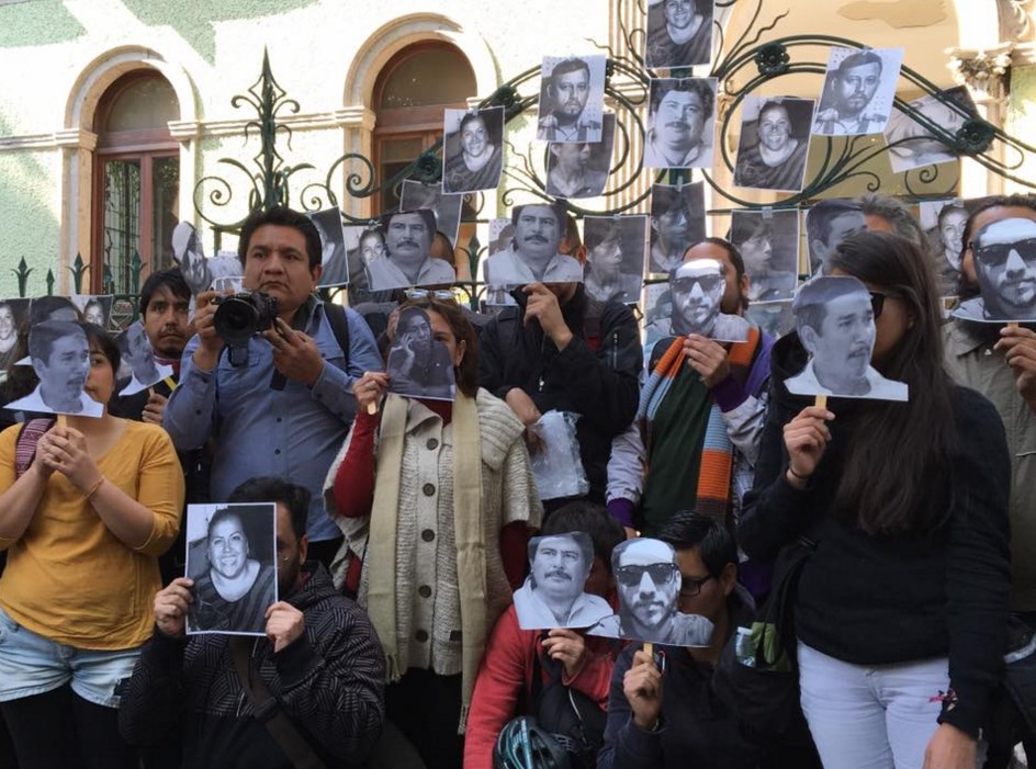 Manifestación de periodistas por asesinato de colega