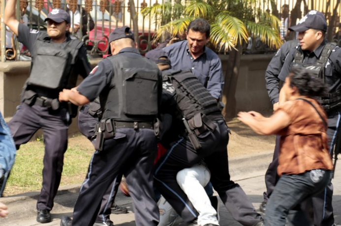 Agrede policía municipal de Orizaba a nahuas en Veracruz