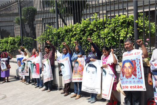 Exigen familiares de normalistas escrutinio internacional en la investigación de Ayotzinapa