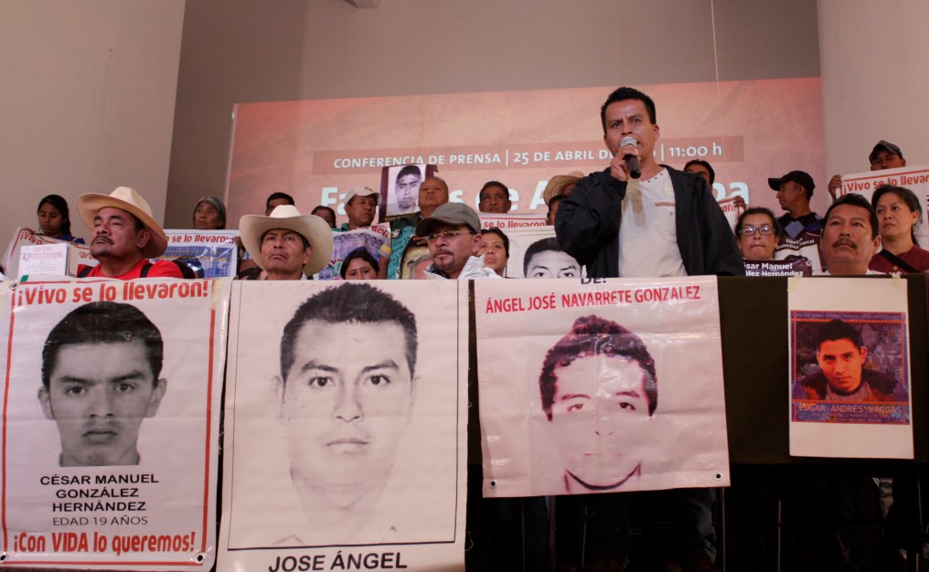 Madres y padres de Ayotzinapa exigen cumplimiento de recomendaciones del GIEI; la ONU y el Departamento de Estado de EEUU alaban el trabajo del grupo