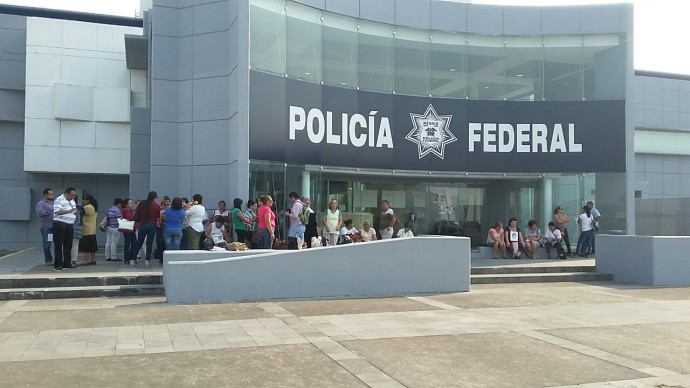 Madres de desaparecidos se manifiestan en la Policía Federal del Puerto de Veracruz