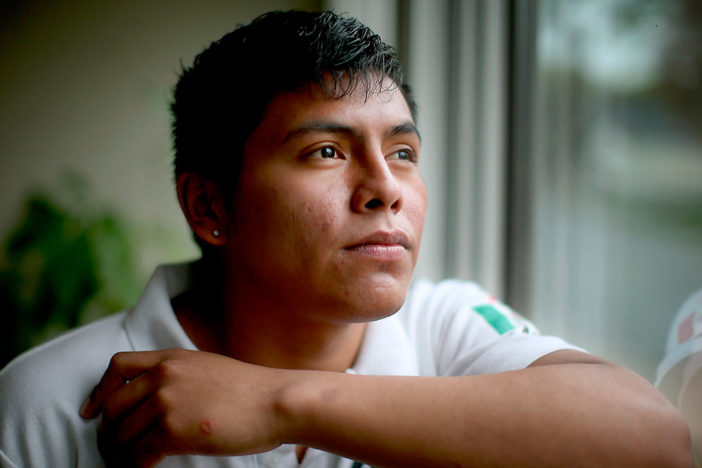 Exnormalista de Ayotzinapa, testigo en caso Iguala, pide asilo en EU tras amenaza