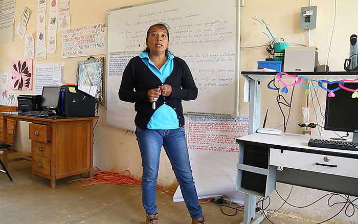 Video: En el Nochixtlán más profundo, una maestra lucha con las uñas contra el hambre y la ignorancia