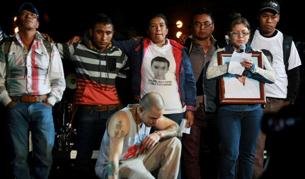 Premio «Tata Vasco» de derechos humanos para las familias de Ayotzinapa
