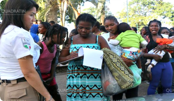Más de 500 africanos y asiáticos se entregan a migración en Chiapas