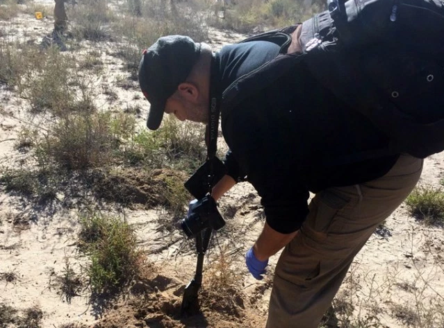 Rastreo ciudadano en Juárez halla restos humanos y ropa de mujer