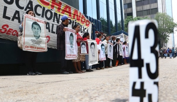 Respaldo de la ONU a familias de Ayotzinapa; el caso no está resuelto ni hay garantías, insiste