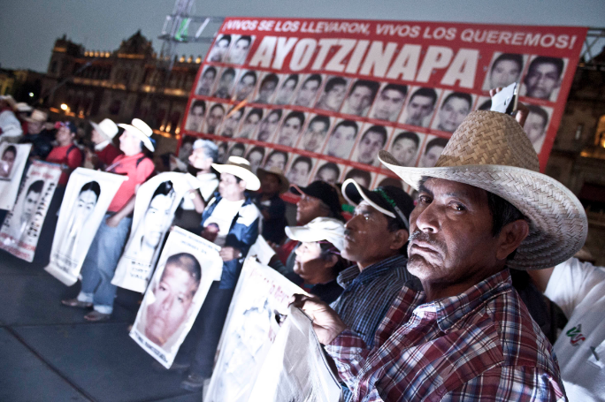 «Cínica», la respuesta del gobierno ante Ayotzinapa: Amnistía Internacional