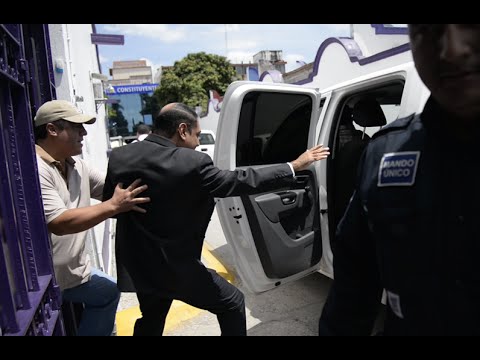 Video: Víctimas de fosas de Tetelcingo hacen huir a ex procurador de Morelos