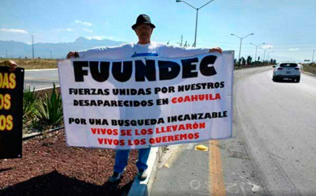 Familiares de desaparecidos de Coahuila reclaman a Peña en acto oficial