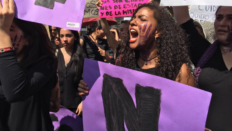 “Dejen de matarnos”, exigen mujeres en Paro Nacional contra el Feminicidio