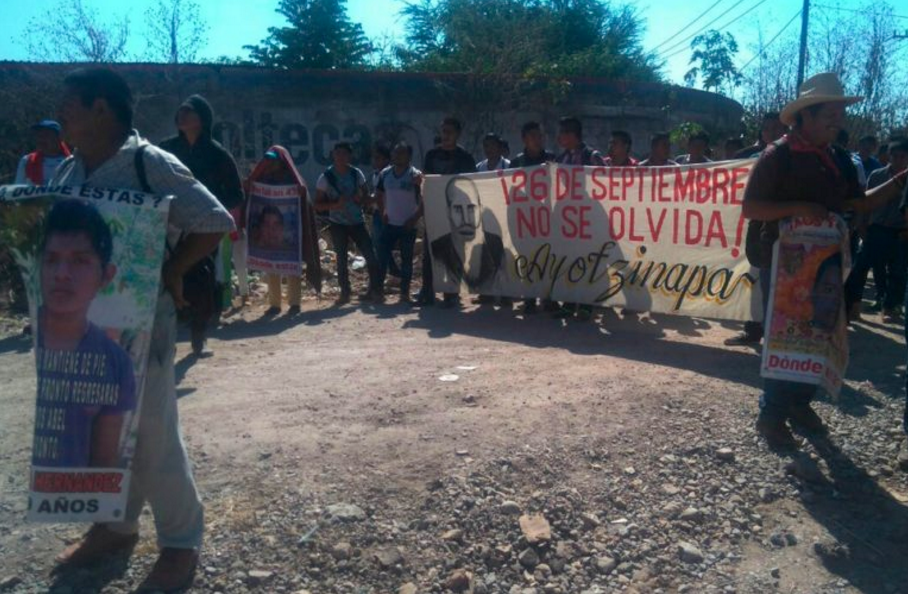 Conmemoran en Iguala 26 meses del asesinato de tres estudiantes de la Normal Rural y de los 43 desaparecidos