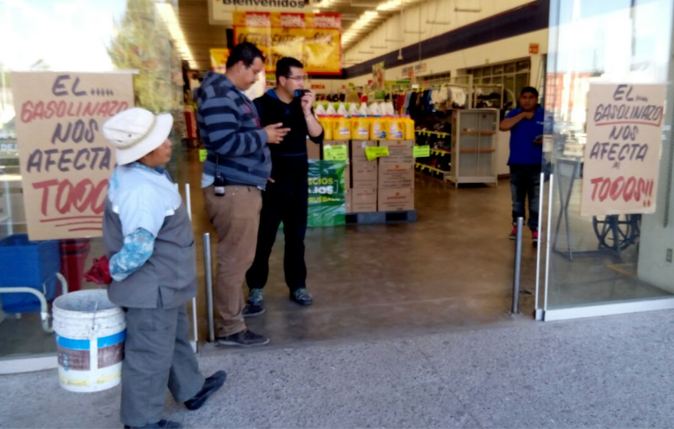 Reabren grandes almacenes en Ixmiquilpan bajo compromisos con el movimiento contra el gasolinazo