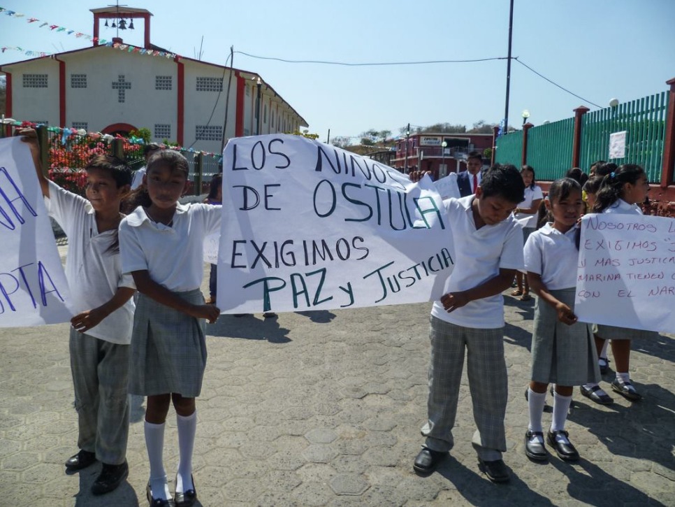 Niños y niñas de Santa María Ostula piden la liberación de los 7 comunitarios secuestrados