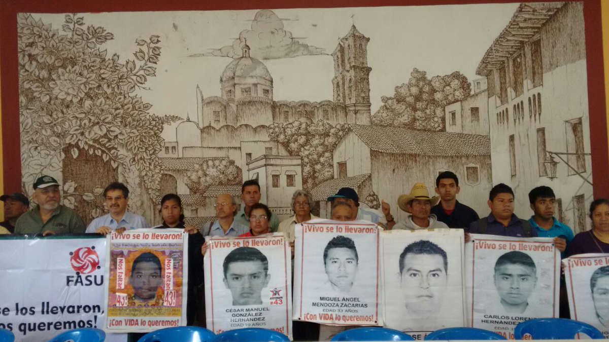 Familiares de los 43 piden justicia para los agraviados por el Estado mexicano