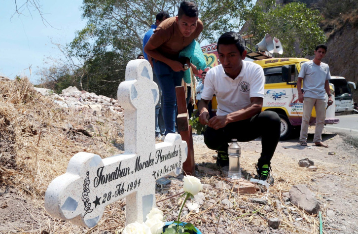 A seis meses no hay justicia en el asesinato de dos normalistas de Ayotzinapa