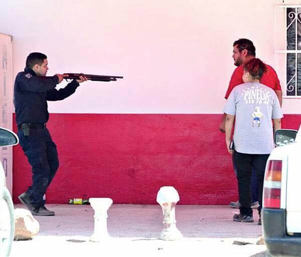 Policía reprime violentamente manifestantes en Sonora: hiere a niños y mayores y detiene a 37