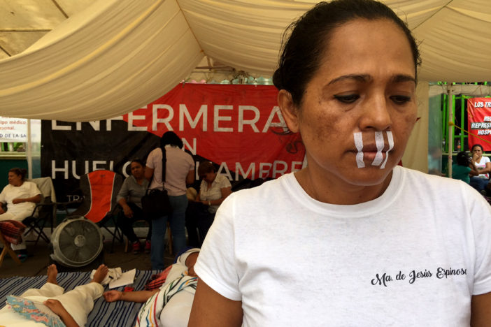 Ante incumplimiento de acuerdos por parte de autoridades, enfermeras reanudan huelga de hambre en Chiapas