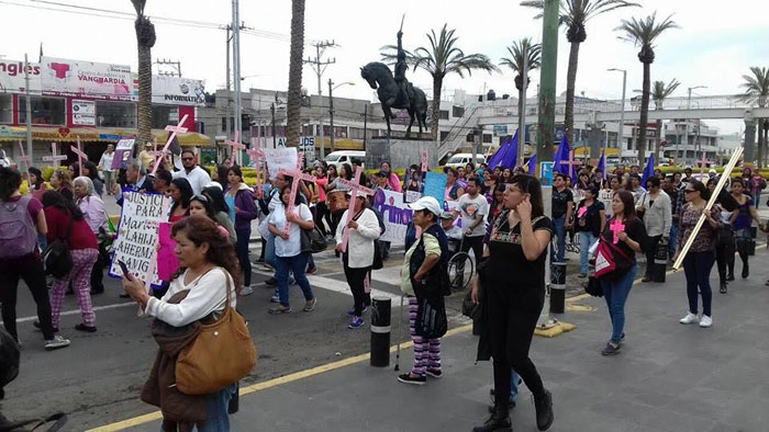 Marchan contra los feminicidios en Edomex