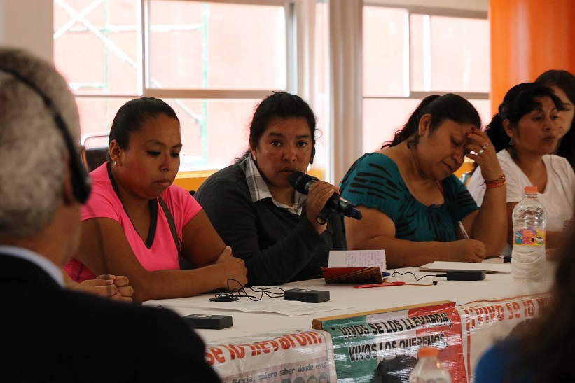 «Hay una pregunta que estas familias quieren, necesitan y merecen tener respondida. ¿Dónde están sus hijos?»: congresista estadounidense sobre Ayotzinapa
