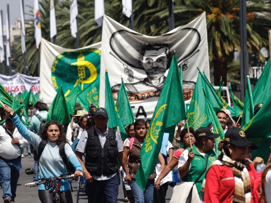 Marcha campesina llega al Zócalo; exige retiro del TLCAN