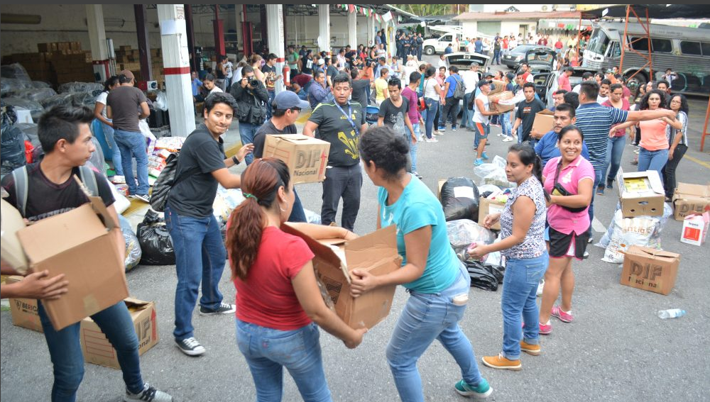 Ciudadanos "rescatan" víveres del DIF Morelos | SurDigital