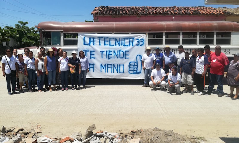 Profesorado de escuela secundaria en Unión Hidalgo da ejemplo de ayuda humanitaria