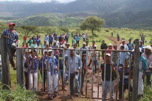 Campamento wixárika en el predio de 184 hectáreas que autoridades agrarias entregaron a integrantes de esa etnia en septiembre del año pasado | Arturo Campos
